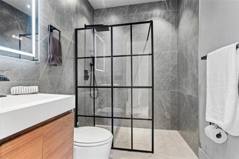 Casa en venta en Miami, Florida, 4 dormitorios, 179.21 m2 № 1953931 - foto 12