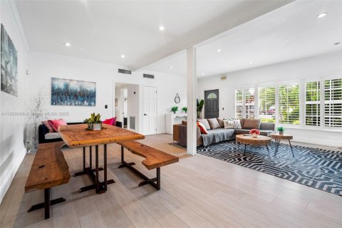 Casa en venta en Miami, Florida, 4 dormitorios, 179.21 m2 № 1953931 - foto 18