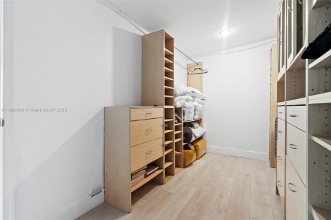 Casa en venta en Miami, Florida, 4 dormitorios, 179.21 m2 № 1953931 - foto 30