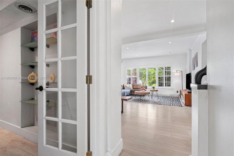 Casa en venta en Miami, Florida, 4 dormitorios, 179.21 m2 № 1953931 - foto 23