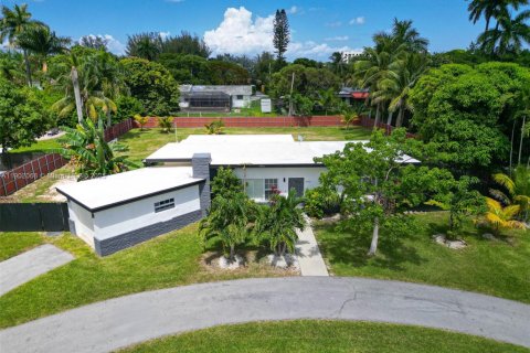 Casa en venta en Miami, Florida, 4 dormitorios, 179.21 m2 № 1953931 - foto 4