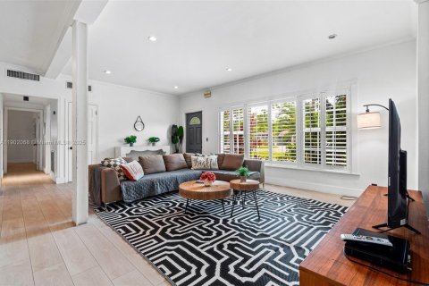 Casa en venta en Miami, Florida, 4 dormitorios, 179.21 m2 № 1953931 - foto 15