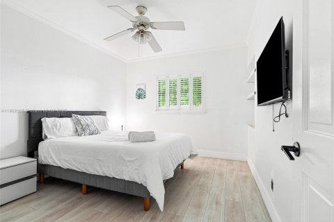 Casa en venta en Miami, Florida, 4 dormitorios, 179.21 m2 № 1953931 - foto 9