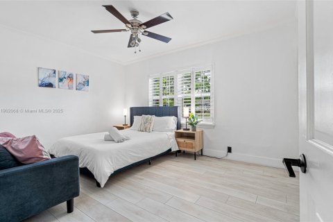 Casa en venta en Miami, Florida, 4 dormitorios, 179.21 m2 № 1953931 - foto 5