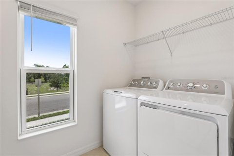 House in Davenport, Florida 4 bedrooms, 274.62 sq.m. № 2202246 - photo 20