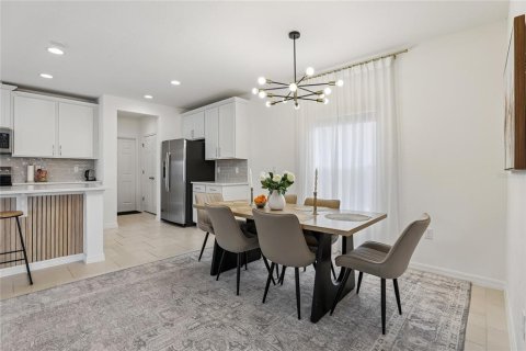 House in Davenport, Florida 4 bedrooms, 274.62 sq.m. № 2202246 - photo 8