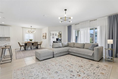 House in Davenport, Florida 4 bedrooms, 274.62 sq.m. № 2202246 - photo 7
