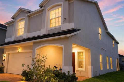 House in Davenport, Florida 4 bedrooms, 274.62 sq.m. № 2202246