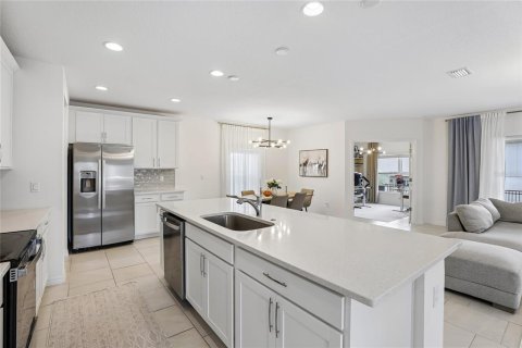 House in Davenport, Florida 4 bedrooms, 274.62 sq.m. № 2202246 - photo 14