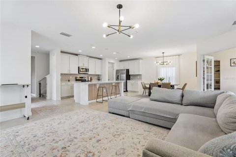 House in Davenport, Florida 4 bedrooms, 274.62 sq.m. № 2202246 - photo 6