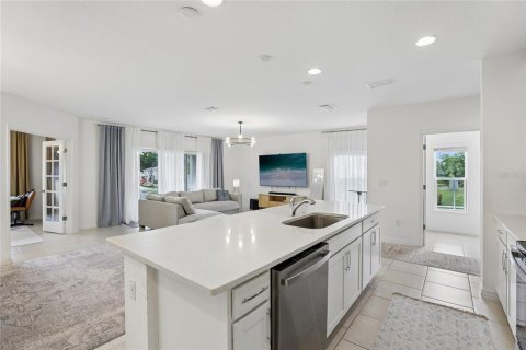 House in Davenport, Florida 4 bedrooms, 274.62 sq.m. № 2202246 - photo 13