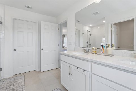 House in Davenport, Florida 4 bedrooms, 274.62 sq.m. № 2202246 - photo 30