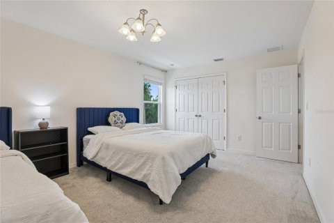 House in Davenport, Florida 4 bedrooms, 274.62 sq.m. № 2202246 - photo 27