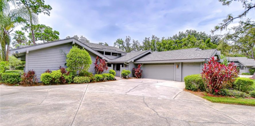 House in Wesley Chapel, Florida 3 bedrooms, 226.77 sq.m. № 1832666