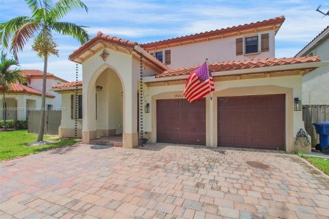 Villa ou maison à vendre à Miami, Floride: 5 chambres, 227.05 m2 № 1887400 - photo 5