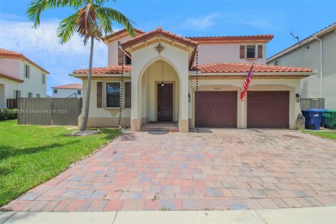 Villa ou maison à vendre à Miami, Floride: 5 chambres, 227.05 m2 № 1887400 - photo 3