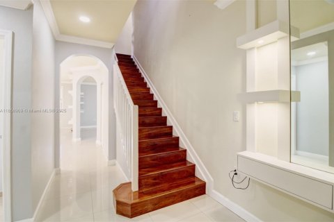 Villa ou maison à vendre à Miami, Floride: 5 chambres, 227.05 m2 № 1887400 - photo 6