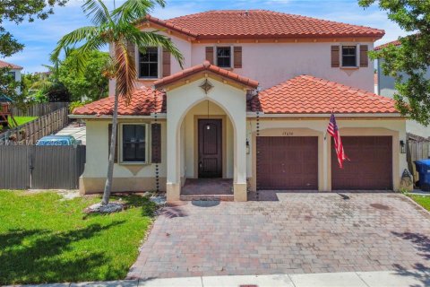 Villa ou maison à vendre à Miami, Floride: 5 chambres, 227.05 m2 № 1887400 - photo 1