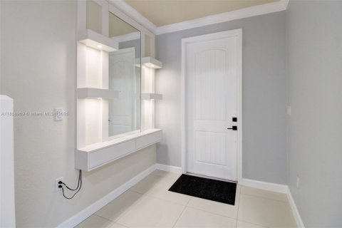 Villa ou maison à vendre à Miami, Floride: 5 chambres, 227.05 m2 № 1887400 - photo 16