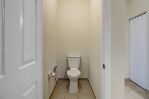 Villa ou maison à vendre à Miami, Floride: 5 chambres, 227.05 m2 № 1887400 - photo 24