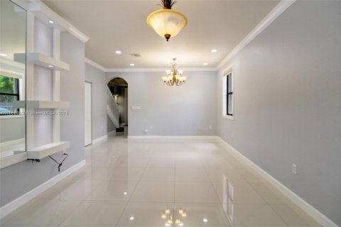 Villa ou maison à vendre à Miami, Floride: 5 chambres, 227.05 m2 № 1887400 - photo 10