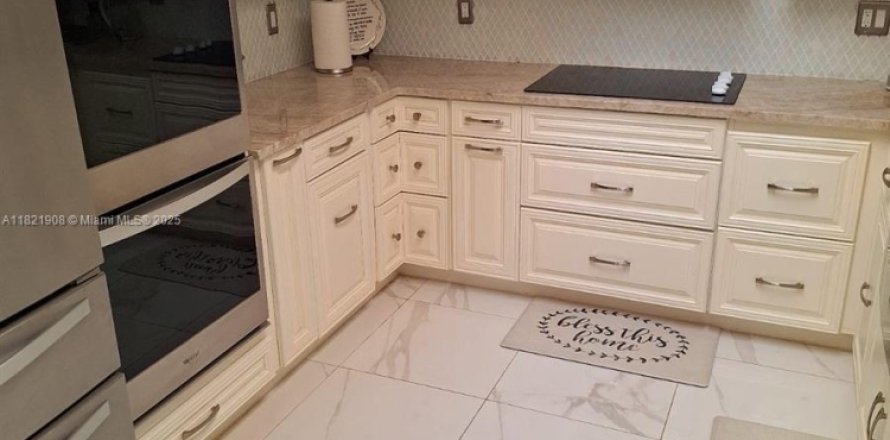 Villa ou maison à Coral Springs, Floride 5 chambres, 295.99 m2 № 1785794