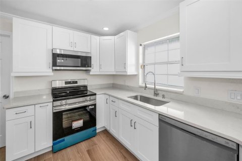 Casa en venta en Tampa, Florida, 3 dormitorios, 123.19 m2 № 1902664 - foto 11