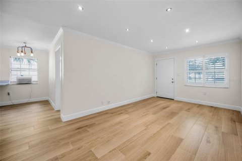 Casa en venta en Tampa, Florida, 3 dormitorios, 123.19 m2 № 1902664 - foto 6