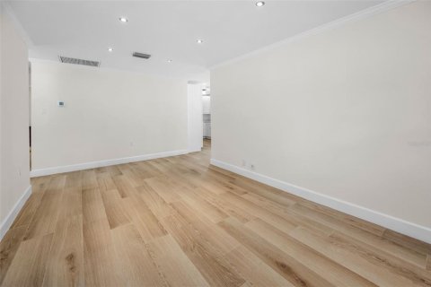 Casa en venta en Tampa, Florida, 3 dormitorios, 123.19 m2 № 1902664 - foto 9