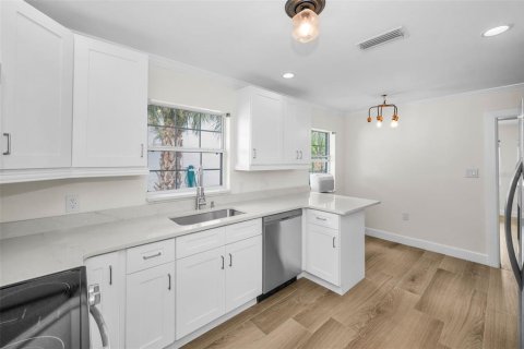 Casa en venta en Tampa, Florida, 3 dormitorios, 123.19 m2 № 1902664 - foto 14