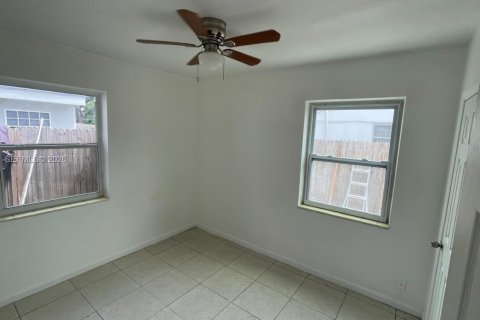 Villa ou maison à louer à Fort Lauderdale, Floride: 2 chambres, 291.71 m2 № 2388054 - photo 5