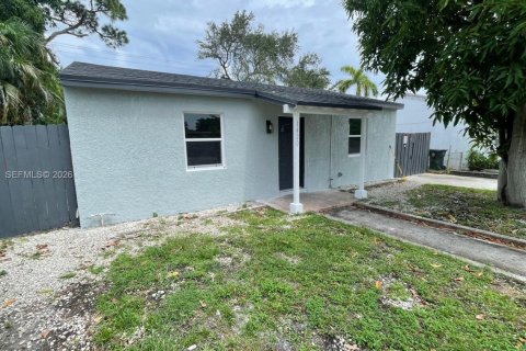 Villa ou maison à louer à Fort Lauderdale, Floride: 2 chambres, 291.71 m2 № 2388054 - photo 3