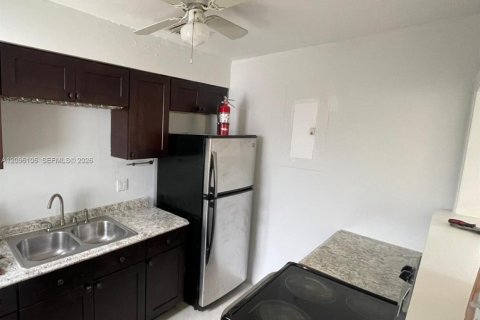 Villa ou maison à louer à Fort Lauderdale, Floride: 2 chambres, 291.71 m2 № 2388054 - photo 8