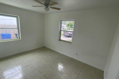 Villa ou maison à louer à Fort Lauderdale, Floride: 2 chambres, 291.71 m2 № 2388054 - photo 7