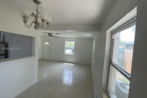 Villa ou maison à louer à Fort Lauderdale, Floride: 2 chambres, 291.71 m2 № 2388054 - photo 4