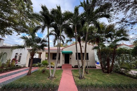 Villa ou maison à vendre à Coral Gables, Floride: 3 chambres, 128.76 m2 № 2024276 - photo 2