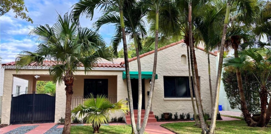 Villa ou maison à Coral Gables, Floride 3 chambres, 128.76 m2 № 2024276