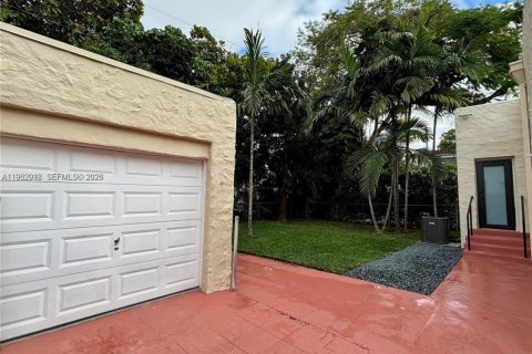 Villa ou maison à vendre à Coral Gables, Floride: 3 chambres, 128.76 m2 № 2024276 - photo 6