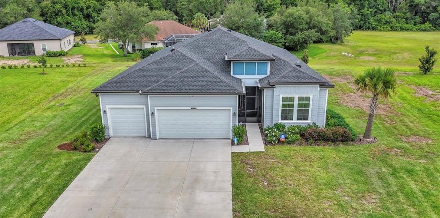 House in Dunnellon, Florida 4 bedrooms, 212.93 sq.m. № 2203079