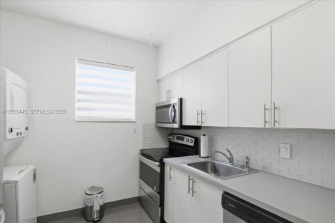 Condominio en venta en Miami Beach, Florida, 3 habitaciones, 48.31 m2 № 2027936 - foto 18