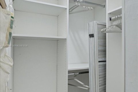 Condominio en venta en Miami Beach, Florida, 3 habitaciones, 48.31 m2 № 2027936 - foto 14