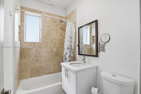 Condominio en venta en Miami Beach, Florida, 3 habitaciones, 48.31 m2 № 2027936 - foto 13