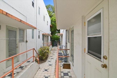 Condominio en venta en Miami Beach, Florida, 3 habitaciones, 48.31 m2 № 2027936 - foto 19