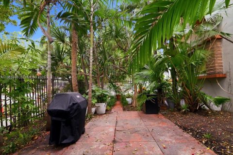 Condominio en venta en Miami Beach, Florida, 3 habitaciones, 48.31 m2 № 2027936 - foto 21