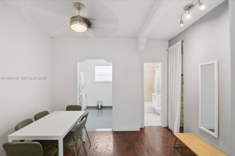 Condominio en venta en Miami Beach, Florida, 3 habitaciones, 48.31 m2 № 2027936 - foto 12