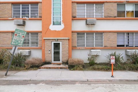 Condominio en venta en Miami Beach, Florida, 3 habitaciones, 48.31 m2 № 2027936 - foto 2