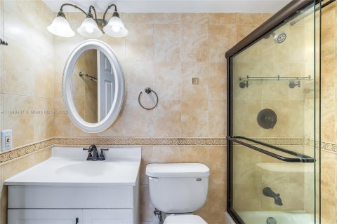 Condo in North Miami Beach, Florida, 1 bedroom  № 1943304 - photo 24