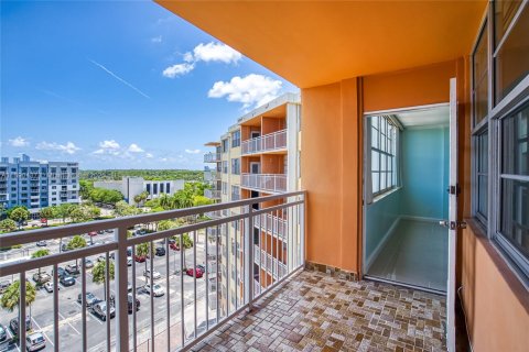 Condo in North Miami Beach, Florida, 1 bedroom  № 1943304 - photo 7