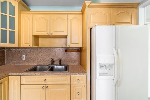 Condo in North Miami Beach, Florida, 1 bedroom  № 1943304 - photo 14