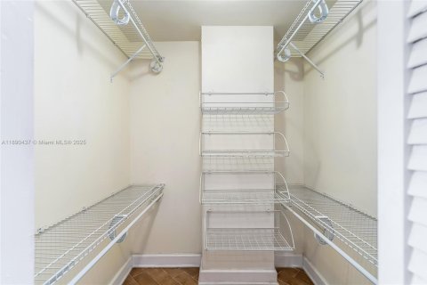 Condo in North Miami Beach, Florida, 1 bedroom  № 1943304 - photo 28